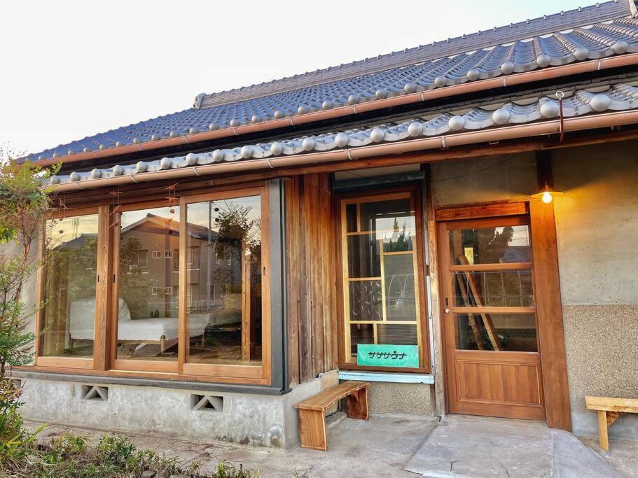 淡路島の古民家1棟貸切宿 サササウナ 薪ストーブサウナとタイハーブ蒸気浴 Awaji Exterior foto