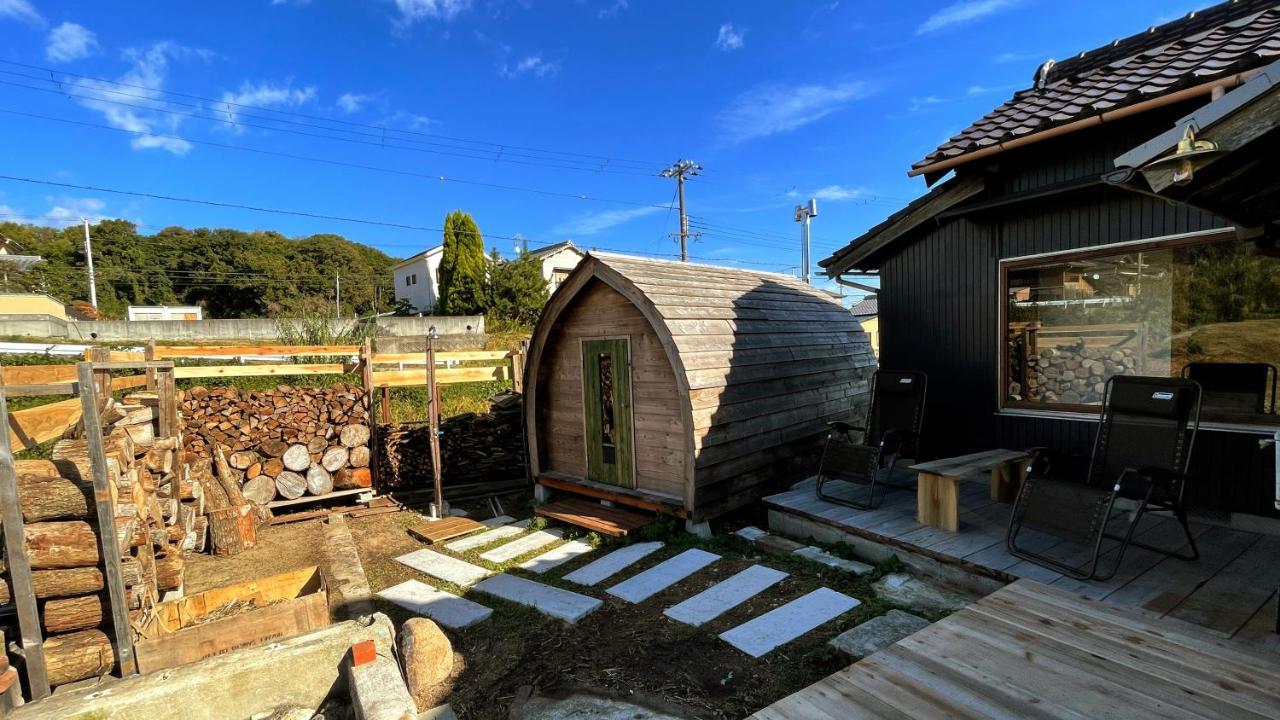 淡路島の古民家1棟貸切宿 サササウナ 薪ストーブサウナとタイハーブ蒸気浴 Awaji Exterior foto